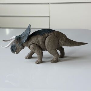 Mattel Jurassic World Rebirth Wild Roar Nasutoceratops Action Figure